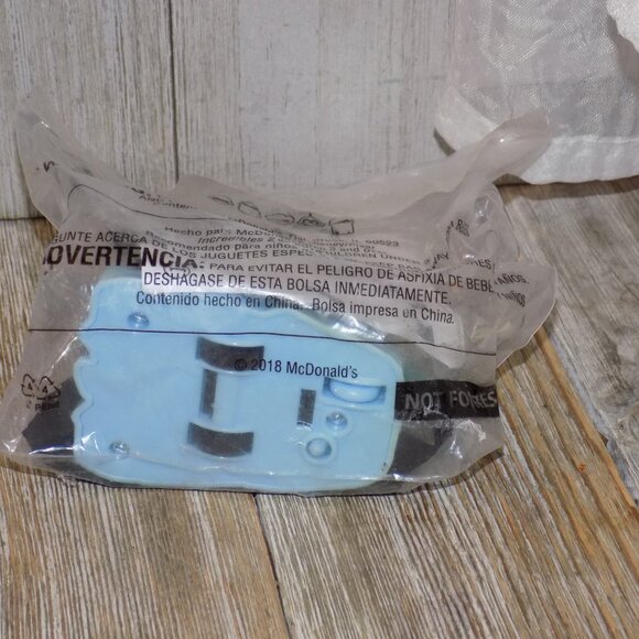 INCERDIABLES 2 McDonalds Toy Unopen Package CAKE TOPPER - Picture 5 of 6